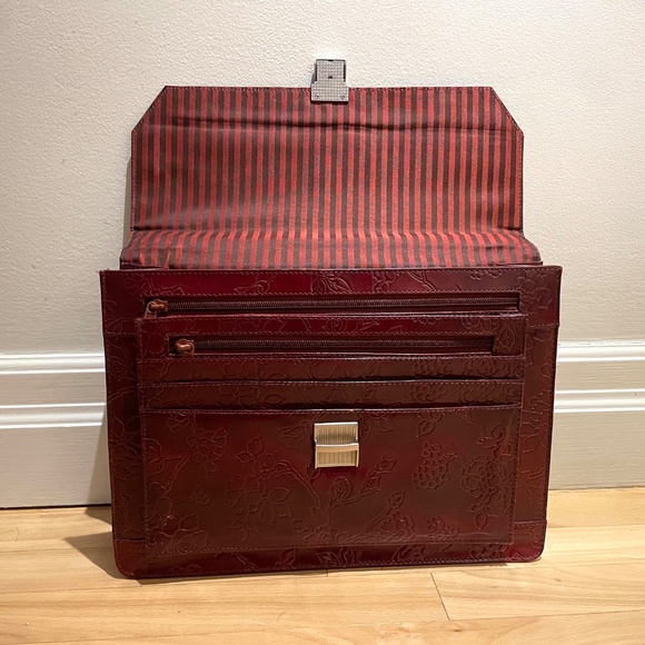 Beautiful burgundy, hand tooled leather mini briefcase - Picture 2 of 7